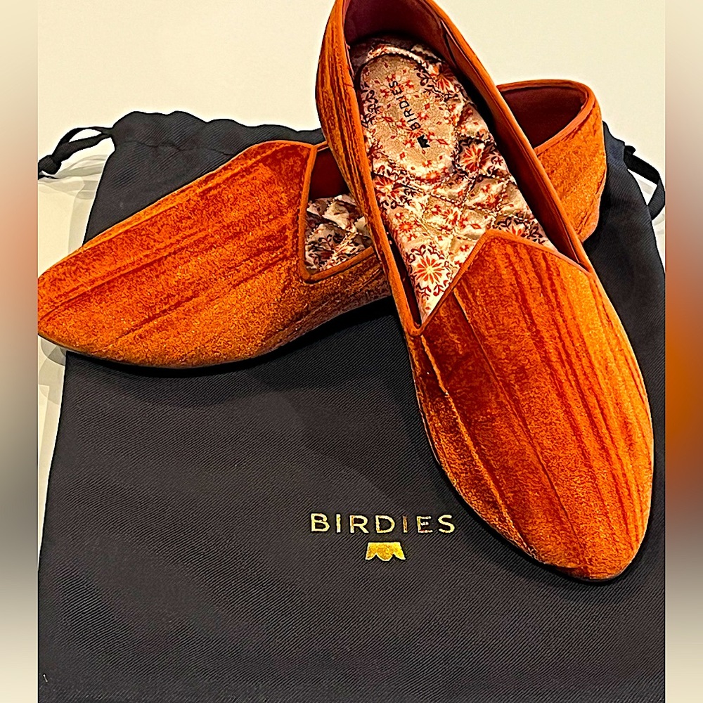 New pair of rust velvet Birdies - size 9